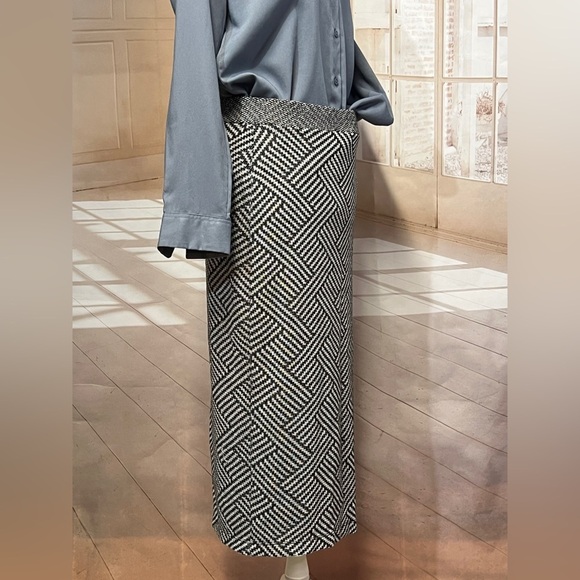 BAR III Black and white geometric print knit‎ pencil skirt size L. - Picture 6 of 8